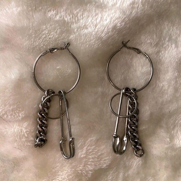 Aggregate more than 118 falcon knife earrings latest seven.edu.vn